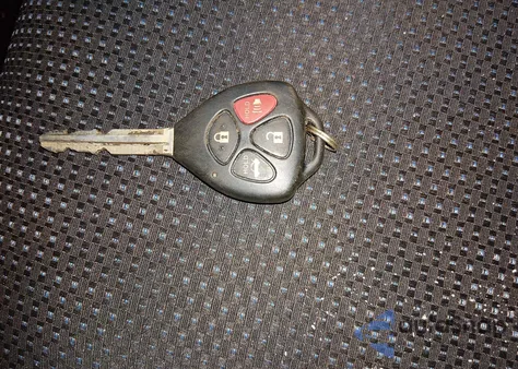 2010 Toyota Corolla S z USA, uszkodzony, nr VIN 2T1BU4EE3AC528535